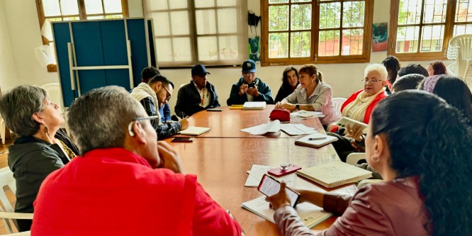 Equipo de trabajo de la alcaldía local de barrios Unidos y ciudadanos en diálogos 