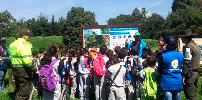 Con el fin de crear conciencia sobre la conservación y protección de la tierra el 27 de abril se realizó un recorrido por el Humedal Salitre con los niños de 4 grado del Colegio Tomás Carrasquilla.