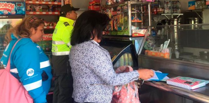 Operativo de inspección y vigilancia en los establecimientos comerciales del barrio Simón Bolívar